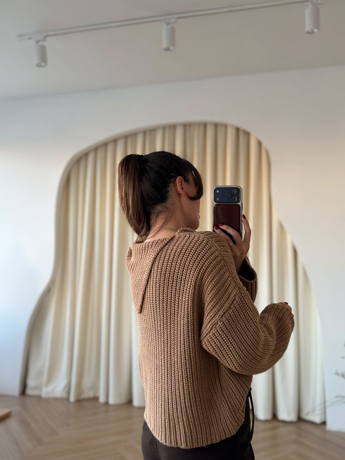 Pull en maille col asymétrique