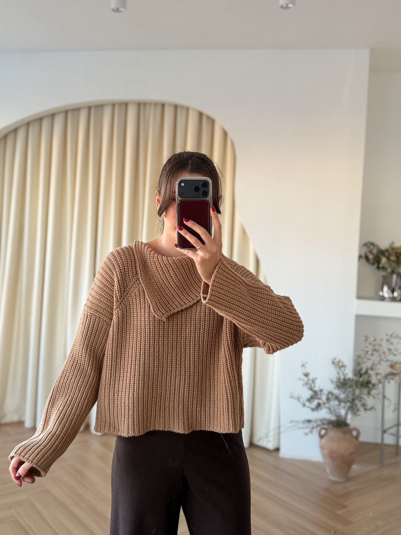 Pull en maille col asymétrique