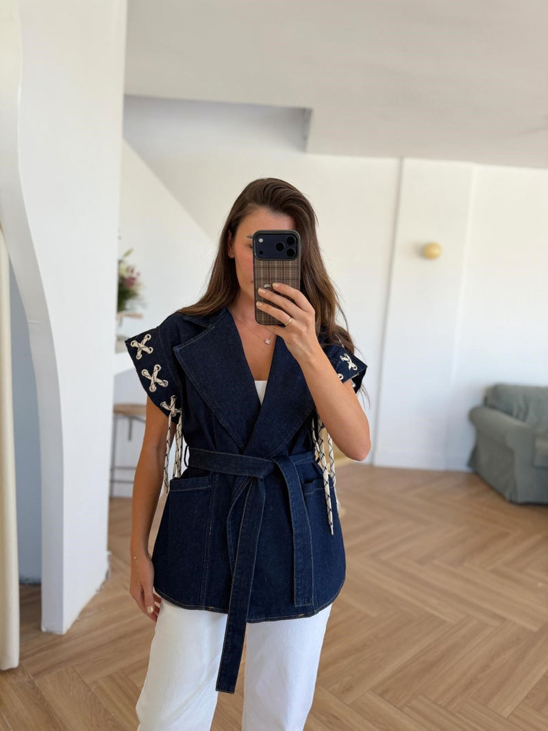 Gilet en jean ceinturé