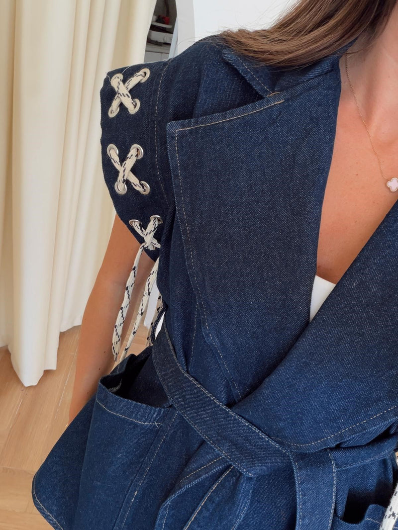 Gilet en jean ceinturé