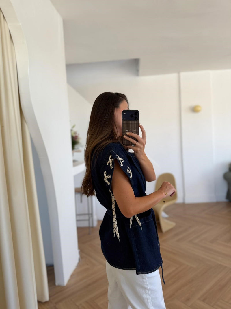 Gilet en jean ceinturé