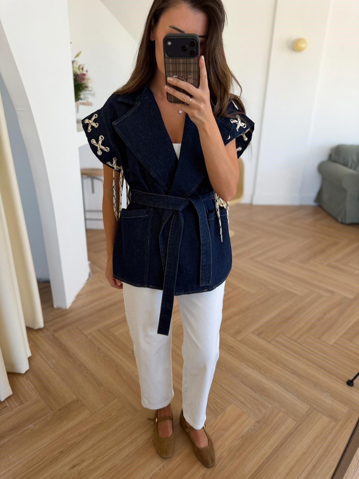 Gilet en jean ceinturé