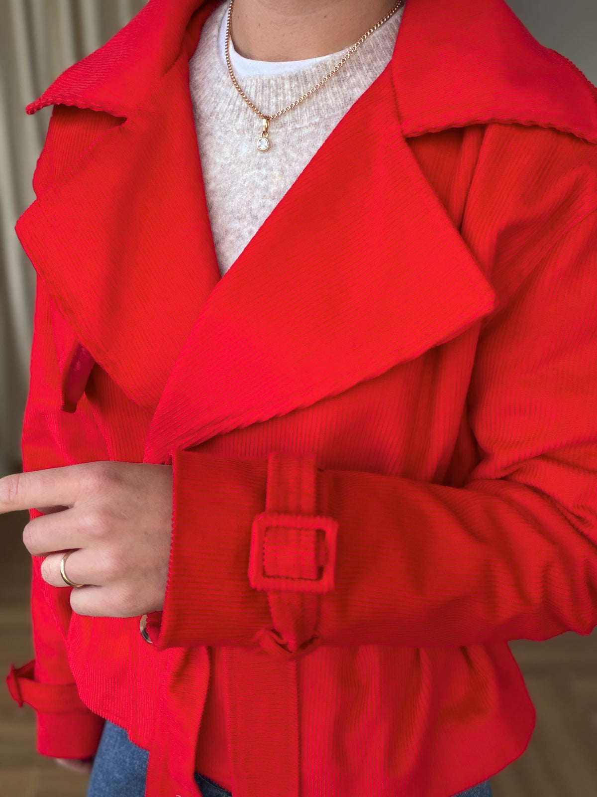 Veste en velours côtelé ceinturée
