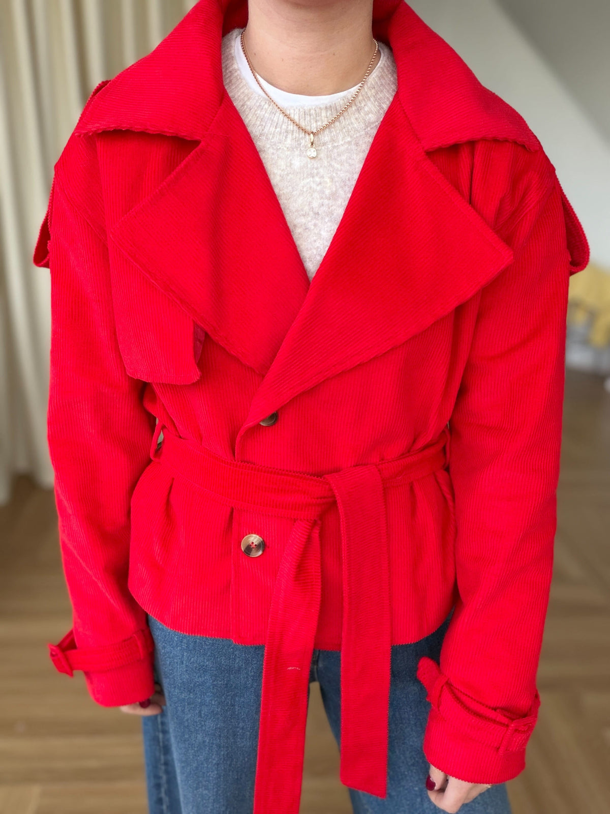 Veste en velours côtelé ceinturée