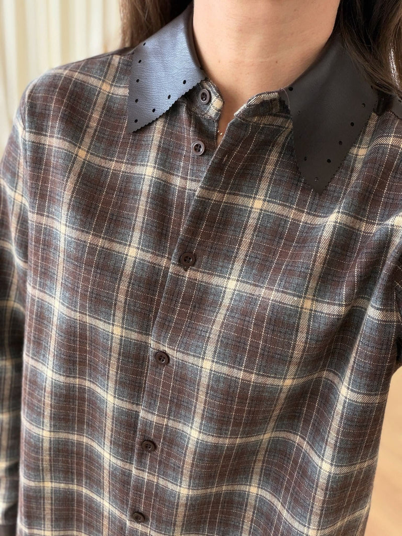 Chemise à carreaux garnie de cuir