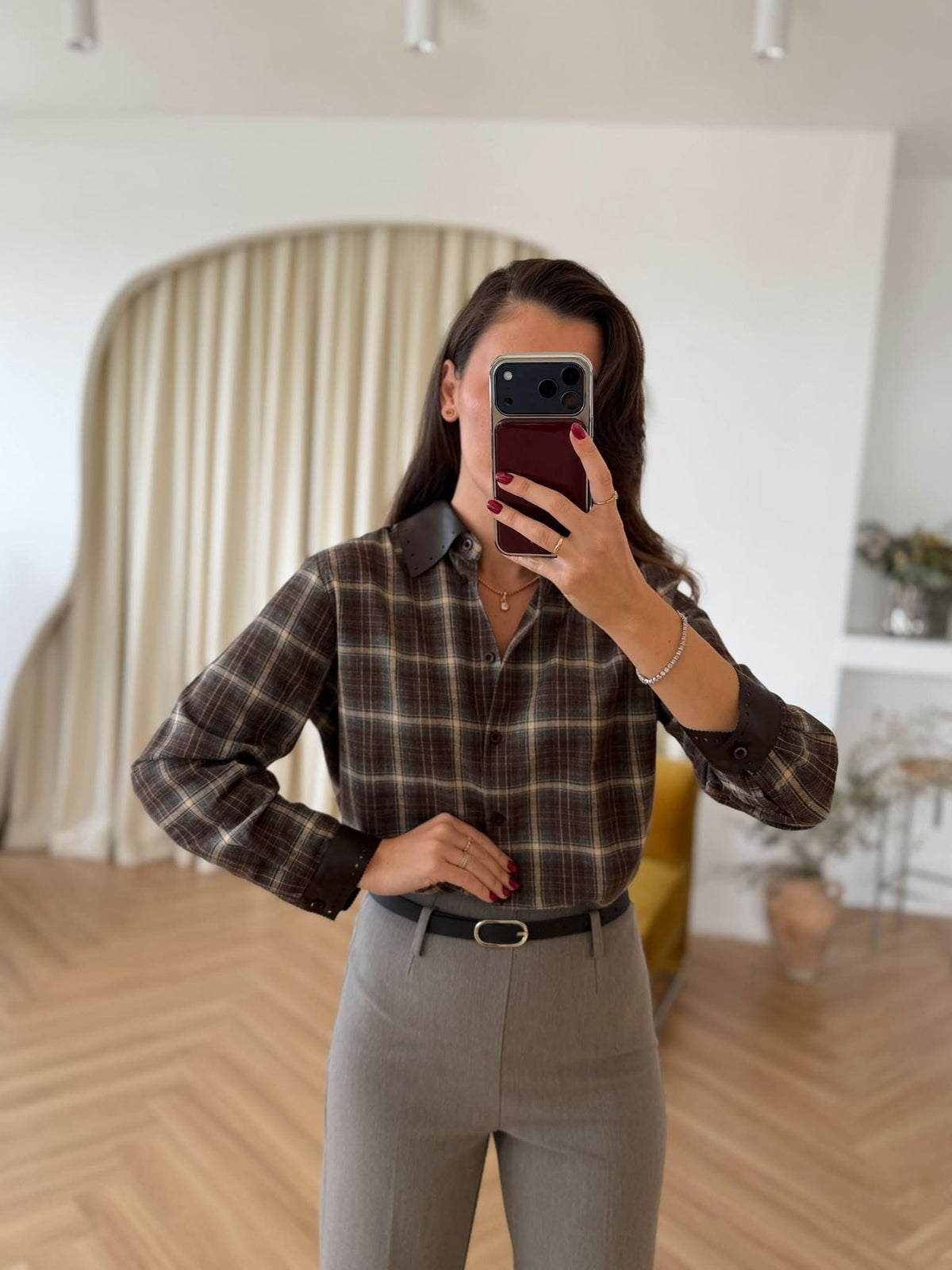 Chemise à carreaux garnie de cuir
