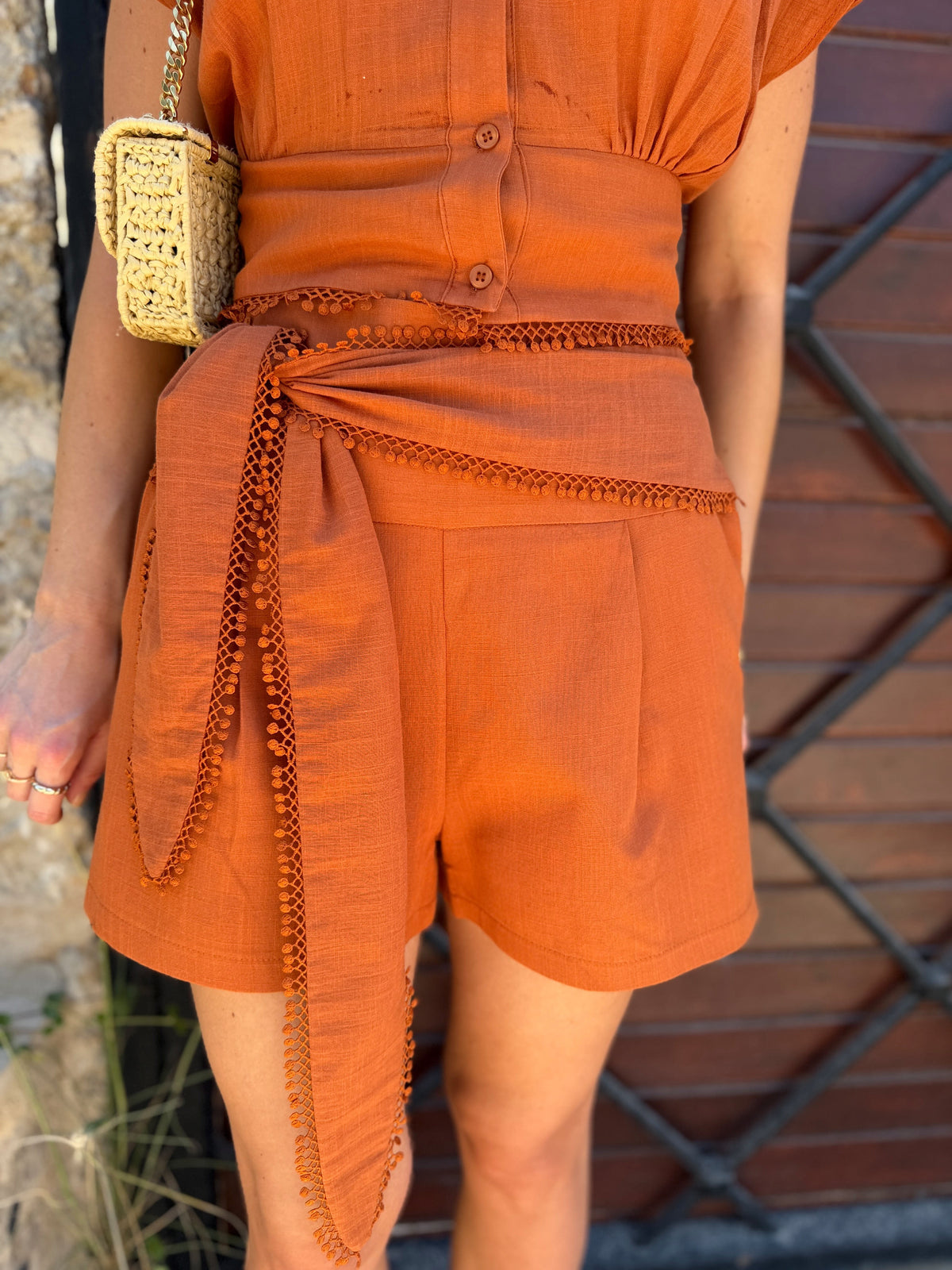 Short en lin à guipure
