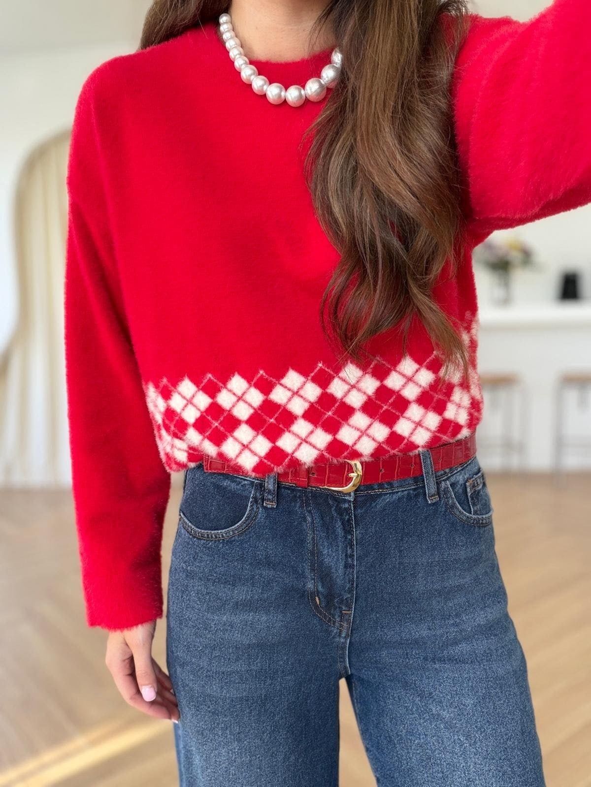 Jean droit à ceinture rouge
