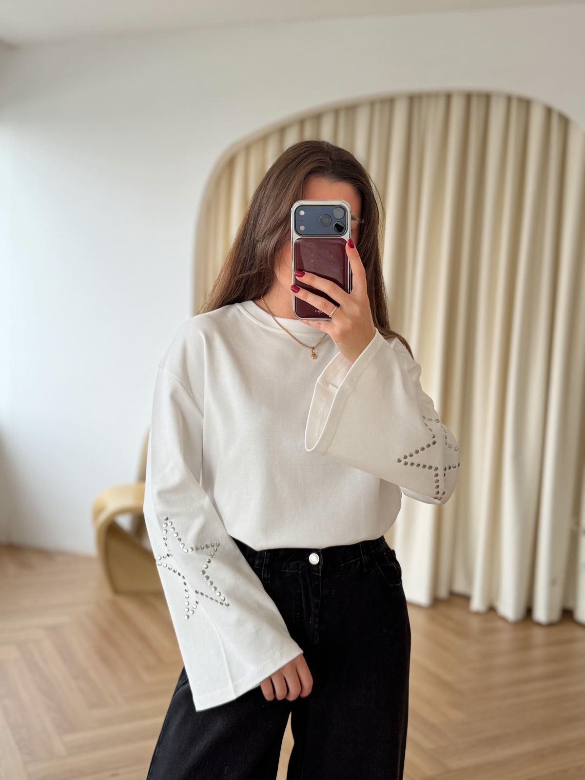 Sweat à étoiles cloutées