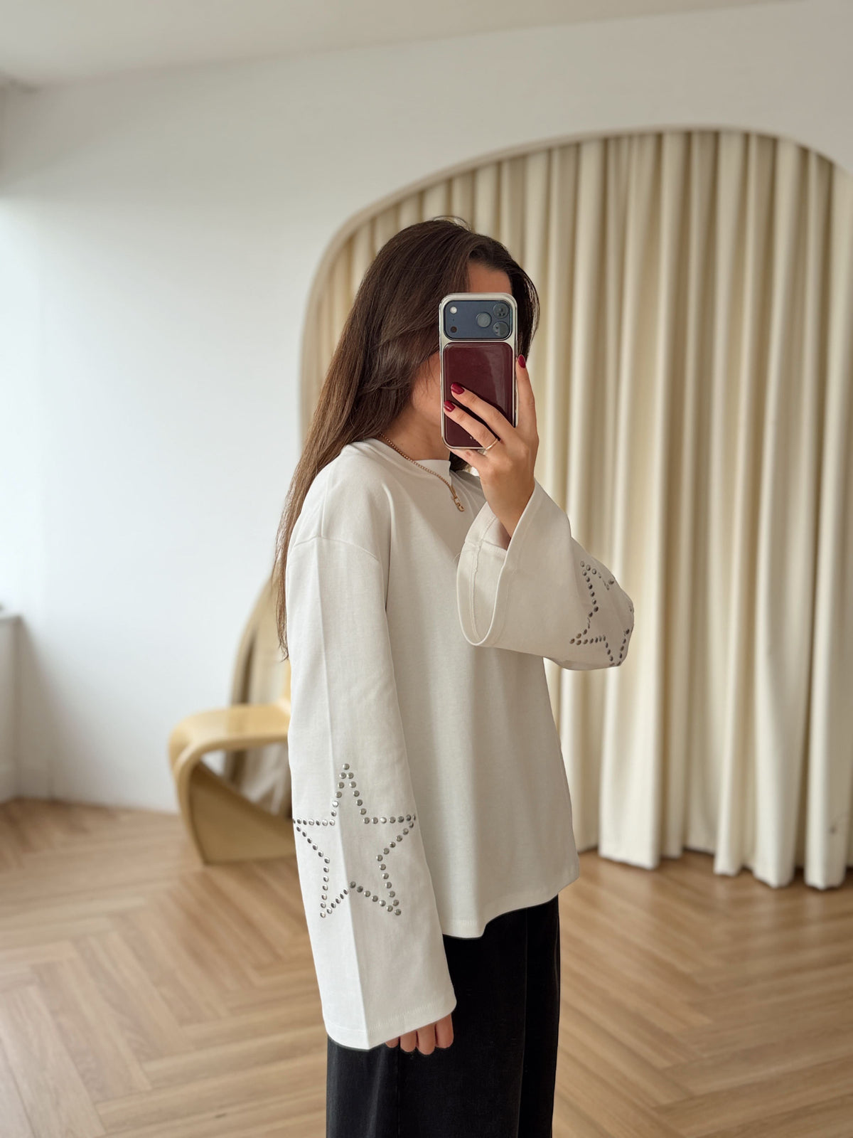 Sweat à étoiles cloutées