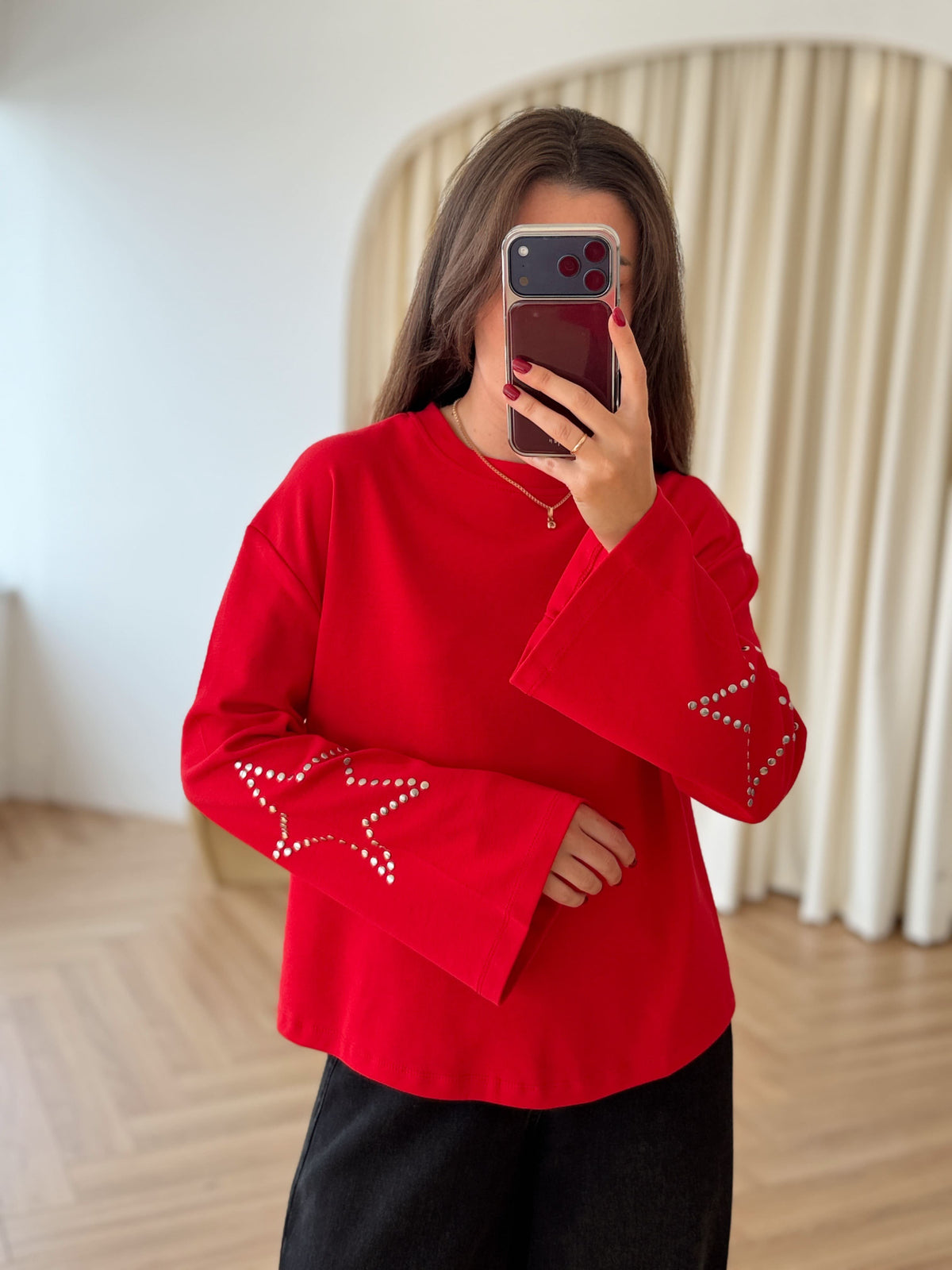 Sweat à étoiles cloutées