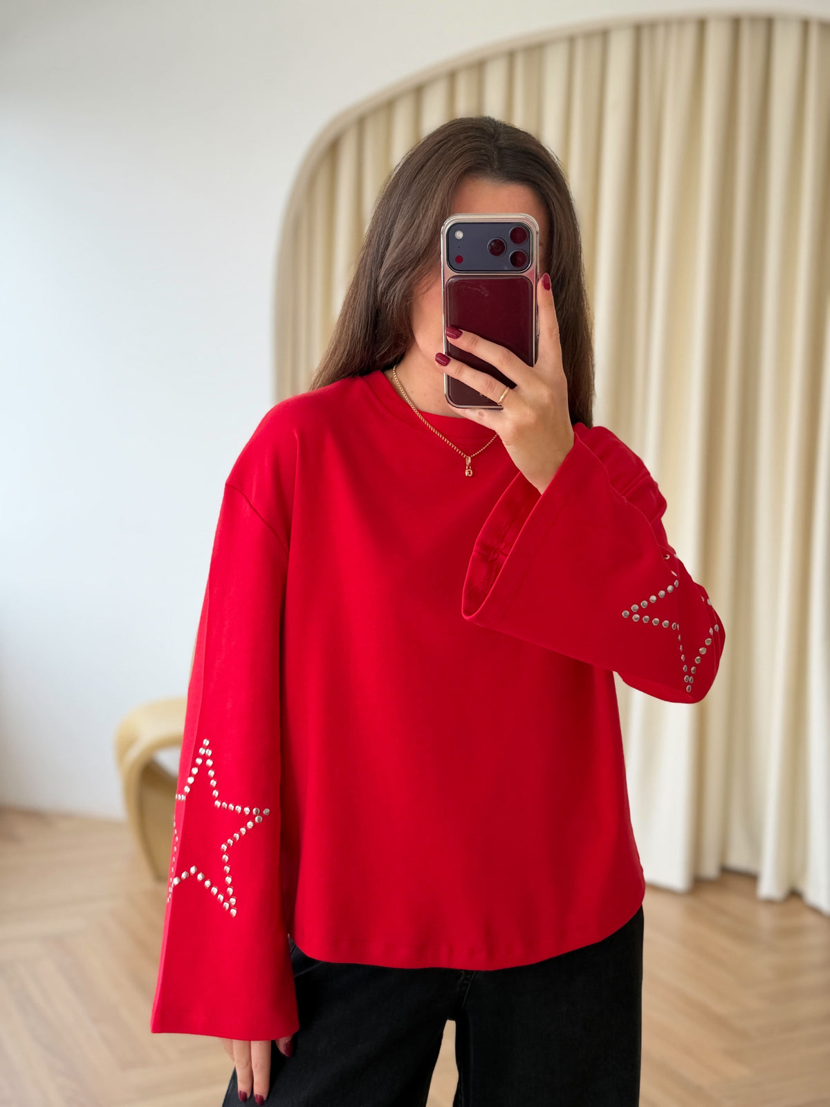 Sweat à étoiles cloutées