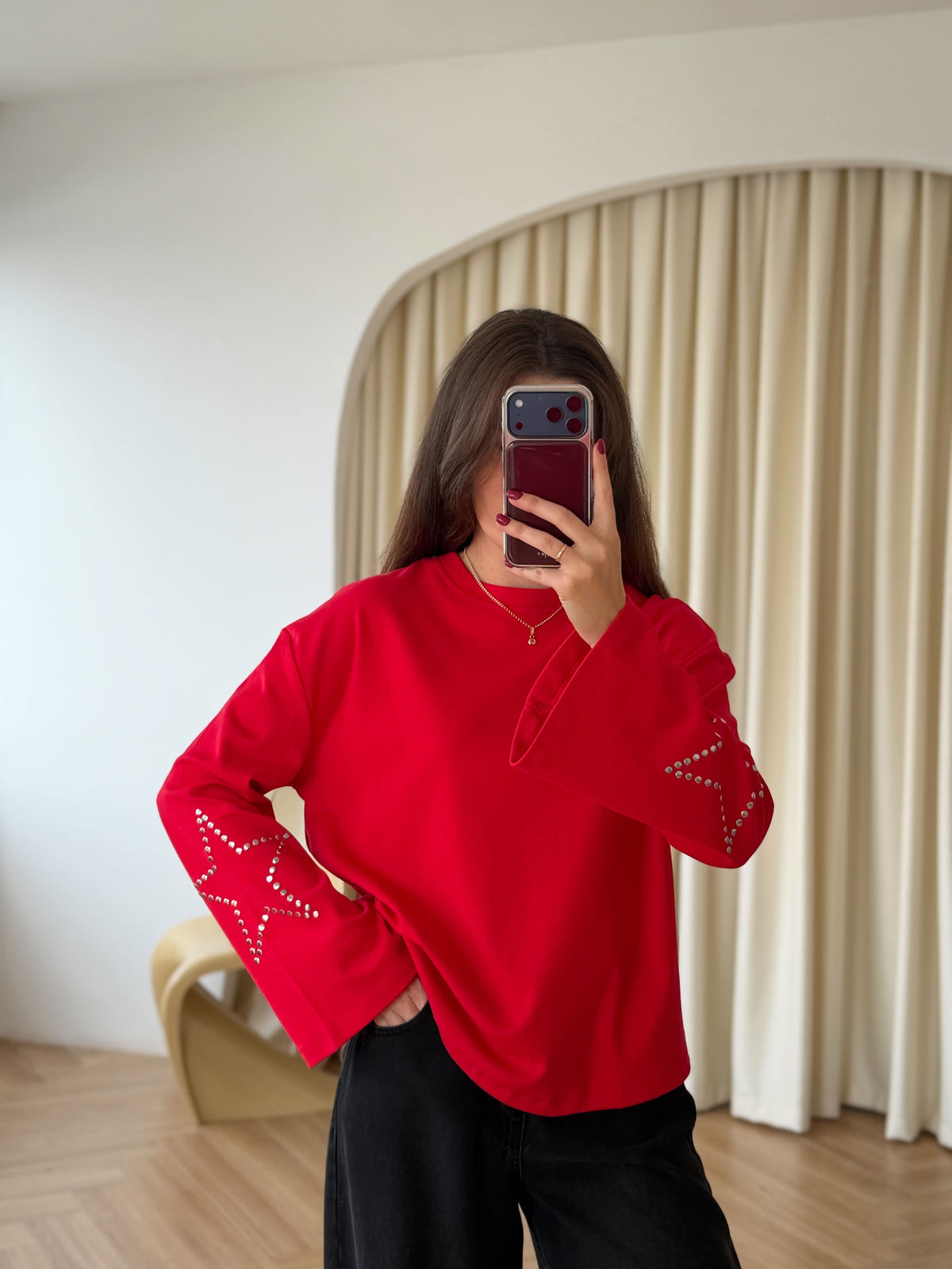 Sweat à étoiles cloutées