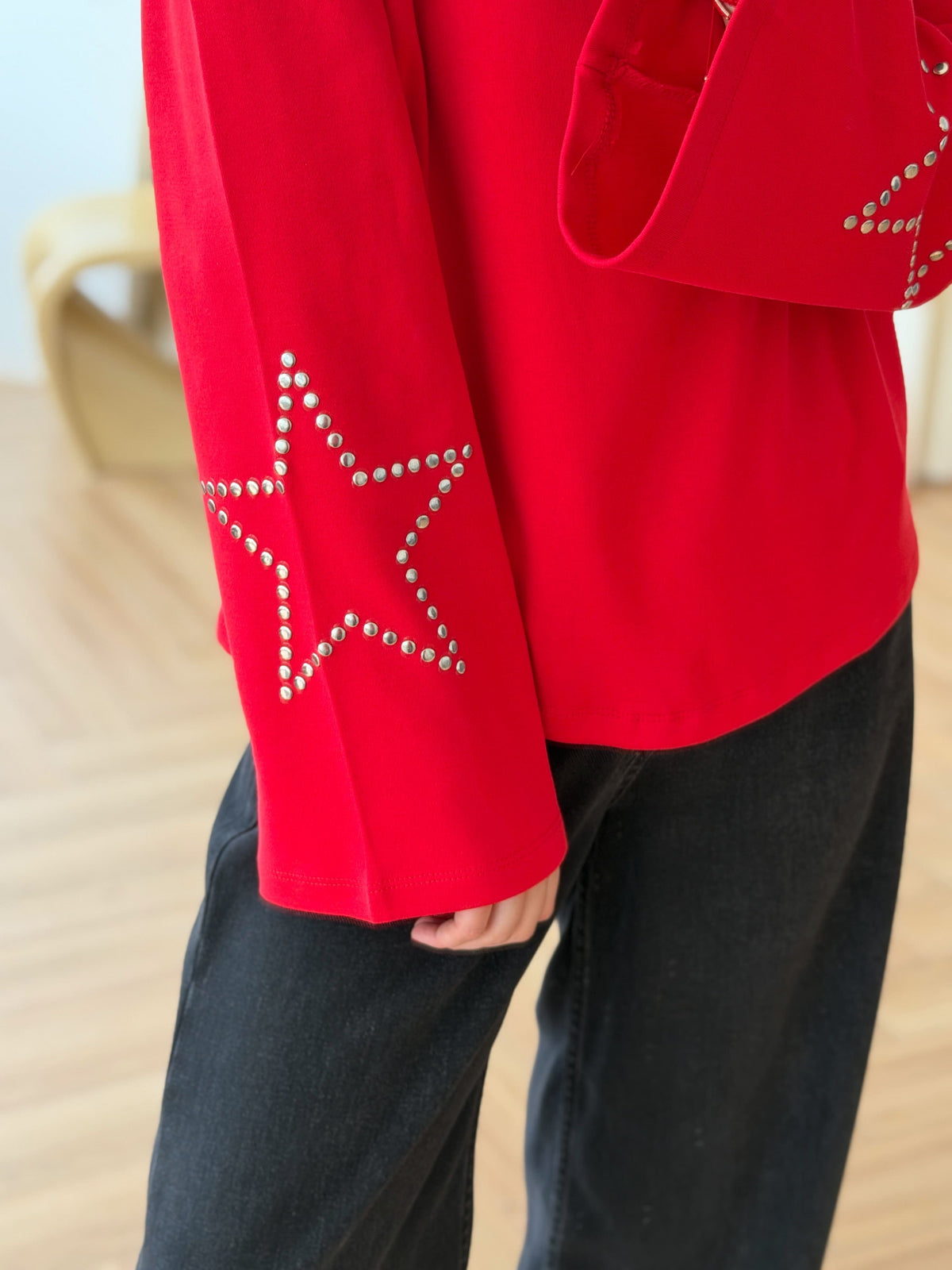 Sweat à étoiles cloutées